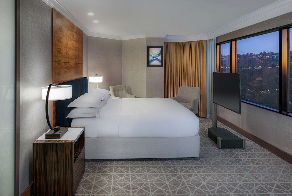 Hilton Los Angeles-Universal City — Hotel rooms in Universal City, California