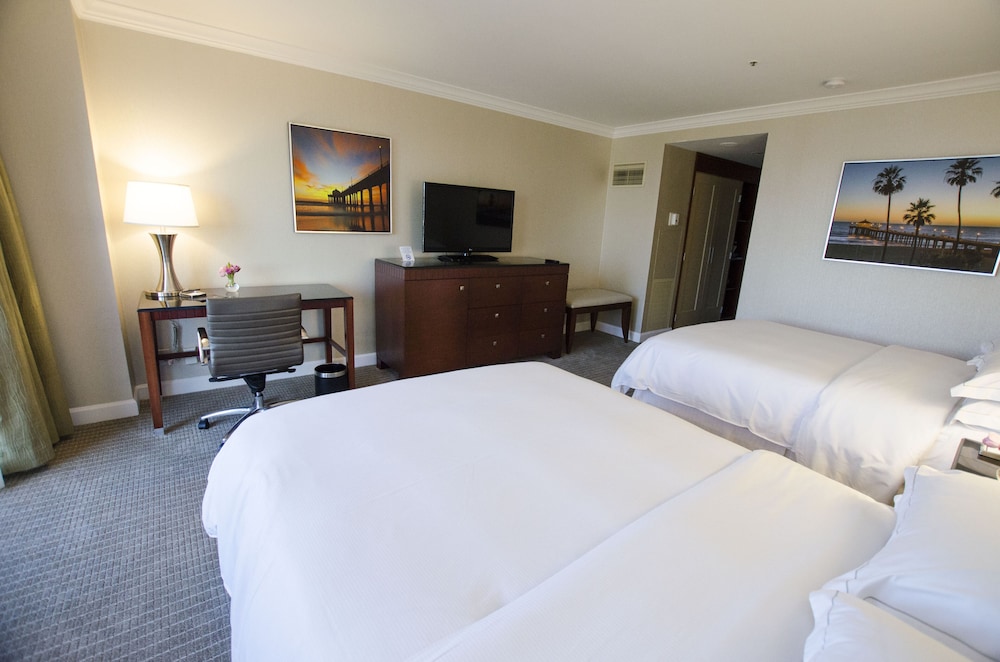 Hilton Los Angeles-Universal City — Hotel rooms in Universal City, California