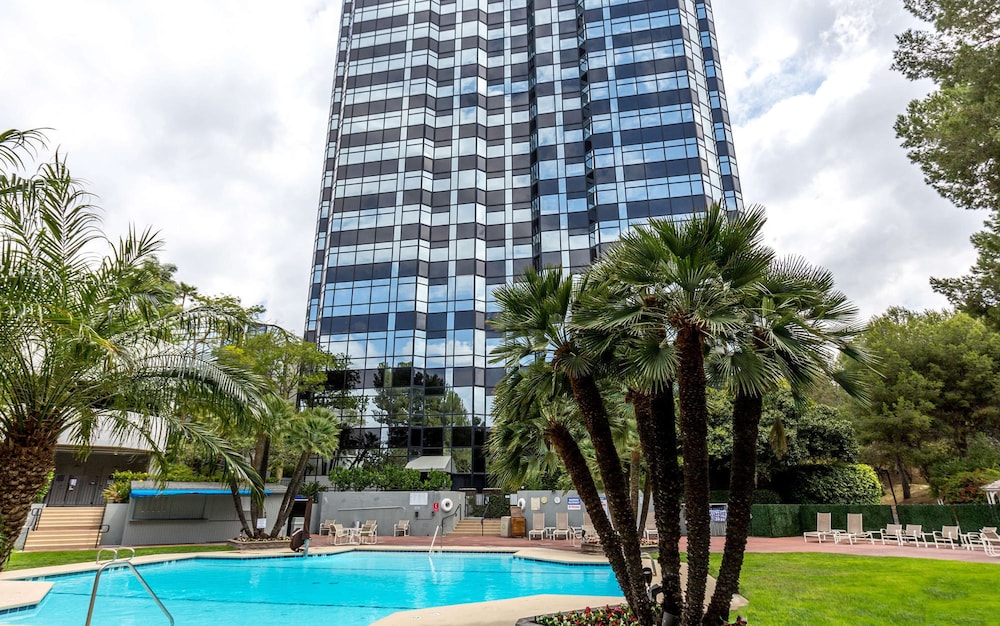 Hilton Los Angeles-Universal City — Hotel building in Universal City, California