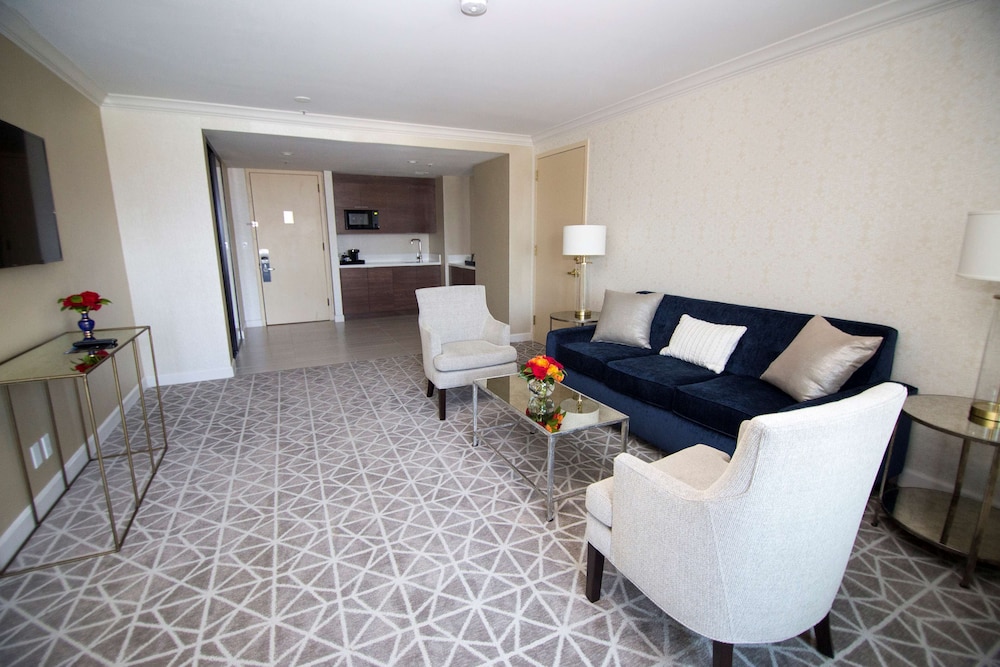 Hilton Los Angeles-Universal City — Hotel rooms in Universal City, California