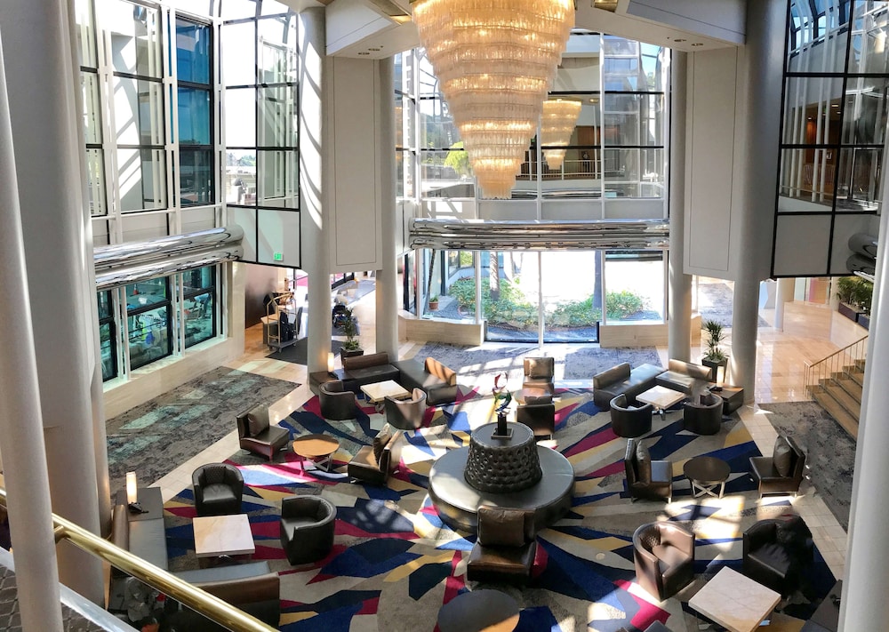 Hilton Los Angeles-Universal City — Hotel building in Universal City, California