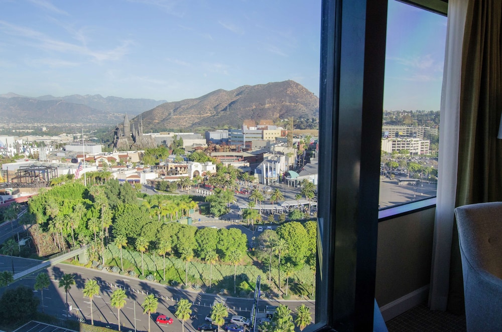 Hilton Los Angeles-Universal City — Attractions in the area in Universal City, California