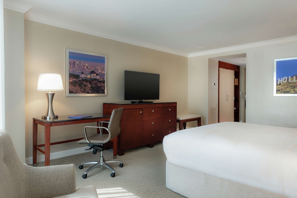 Hilton Los Angeles-Universal City — Hotel rooms in Universal City, California