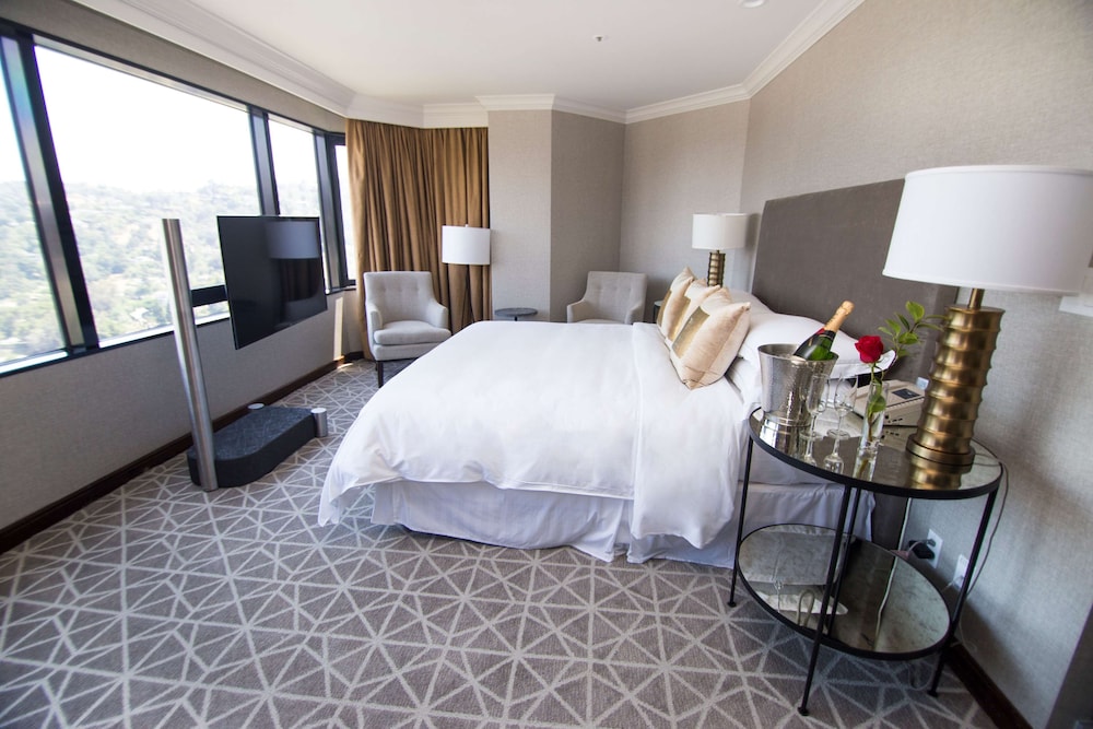 Hilton Los Angeles-Universal City — Hotel rooms in Universal City, California