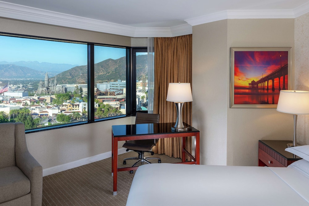 Hilton Los Angeles-Universal City — Hotel rooms in Universal City, California