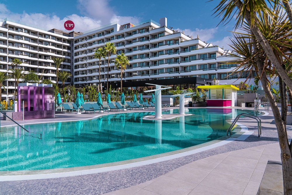 Spring Hotel Bitácora — Swimming pool in Playa de las Americas, Canary Islands