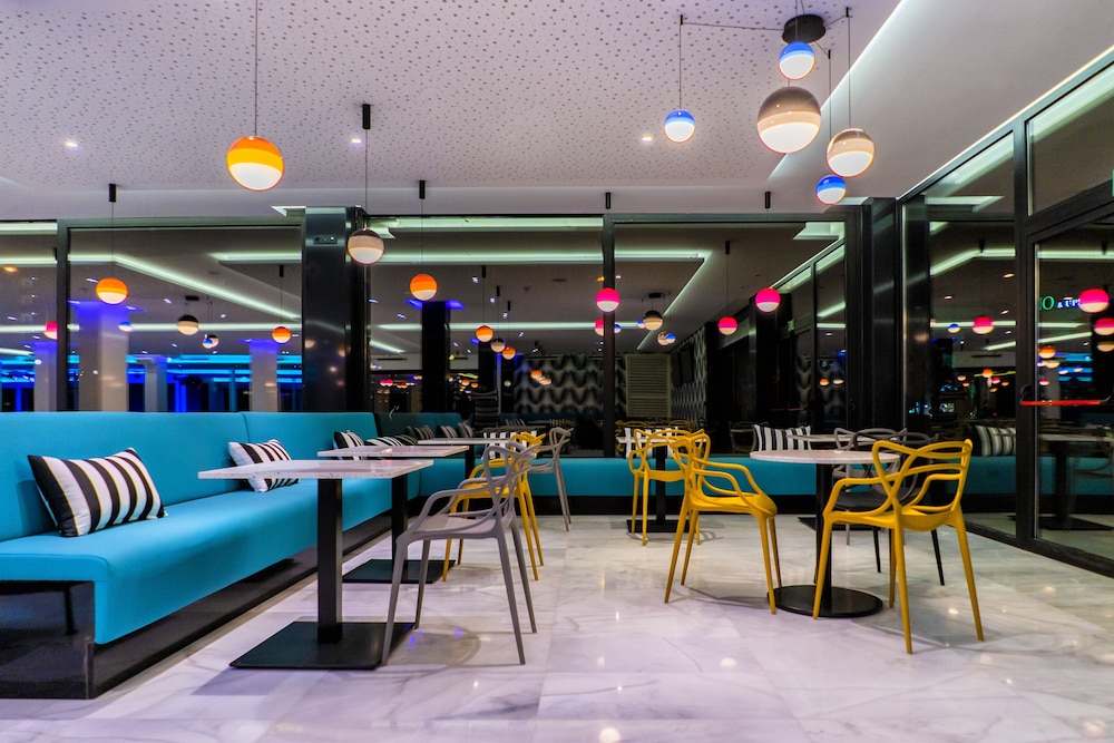 Spring Hotel Bitácora — Restaurant & bars in Playa de las Americas, Canary Islands
