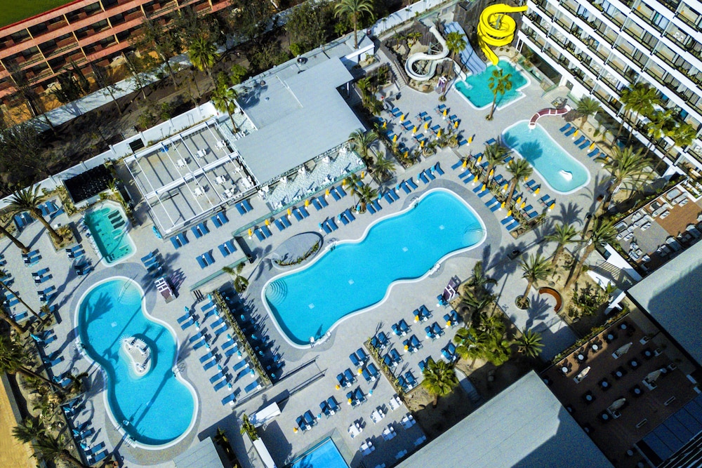 Spring Hotel Bitácora — Swimming pool in Playa de las Americas, Canary Islands