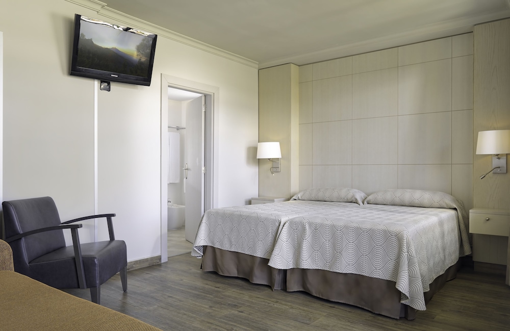 Spring Hotel Bitácora — Hotel rooms in Playa de las Americas, Canary Islands