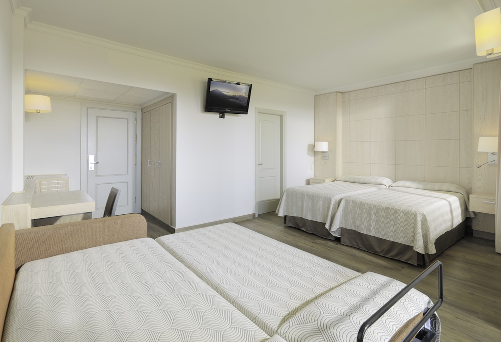 Spring Hotel Bitácora — Hotel rooms in Playa de las Americas, Canary Islands
