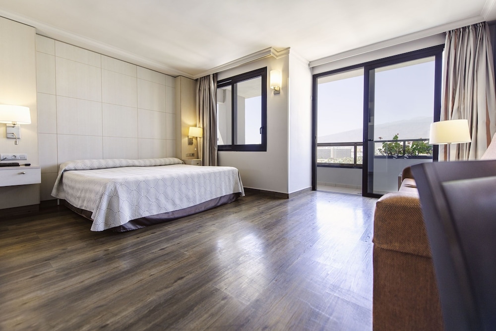 Spring Hotel Bitácora — Hotel rooms in Playa de las Americas, Canary Islands
