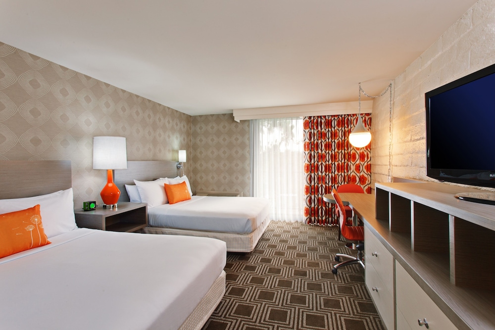 The Garland — Hotel rooms in North Hollywood, California