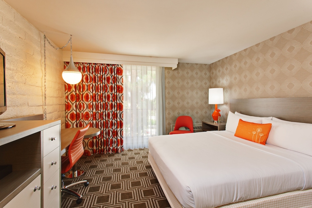 The Garland — Hotel rooms in North Hollywood, California
