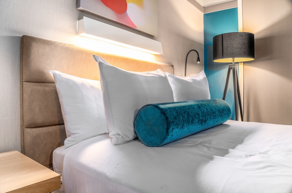 Century Park Hotel — Hotel rooms in Los Angeles, California