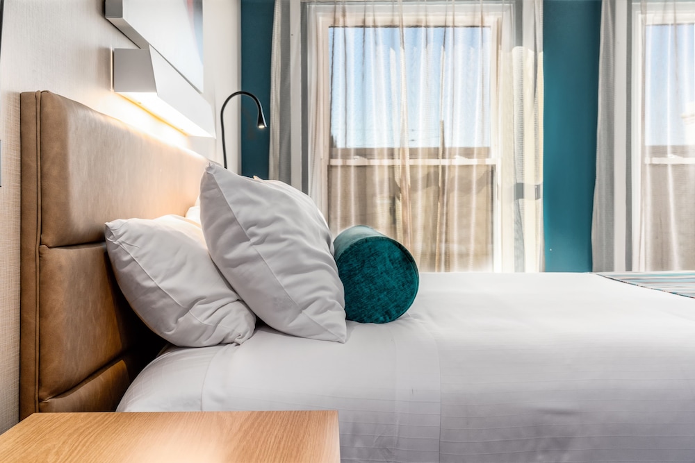 Century Park Hotel — Hotel rooms in Los Angeles, California