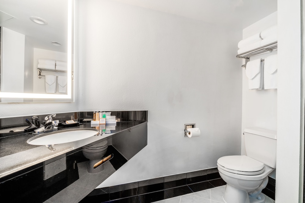 Century Park Hotel — Hotel rooms in Los Angeles, California