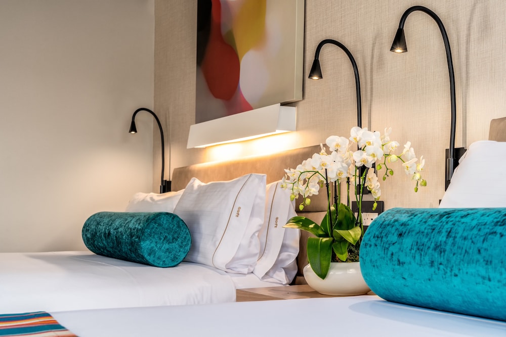 Century Park Hotel — Hotel rooms in Los Angeles, California
