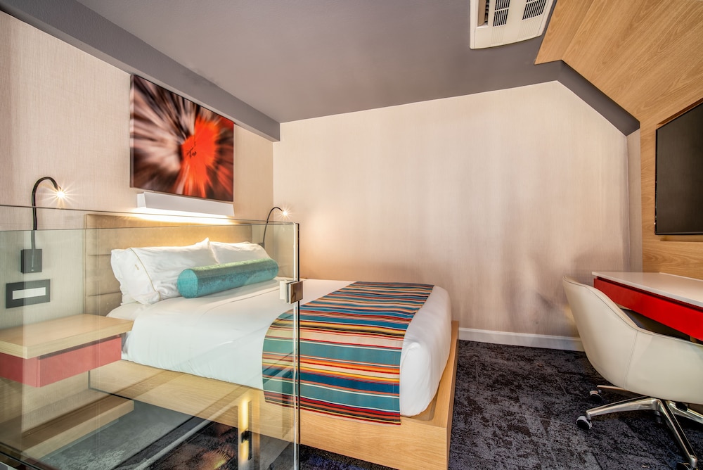 Century Park Hotel — Hotel rooms in Los Angeles, California
