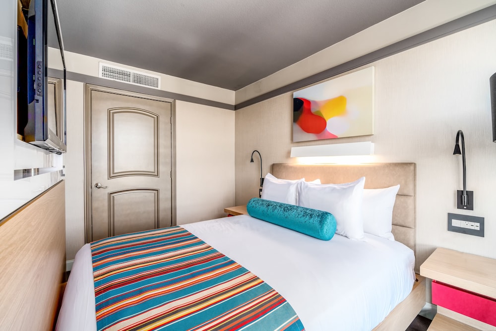 Century Park Hotel — Hotel rooms in Los Angeles, California