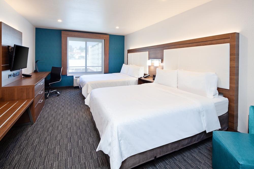 Holiday Inn Express Hotel & Suites Hollywood Walk of Fame by IHG — Hotel rooms in Los Angeles, California