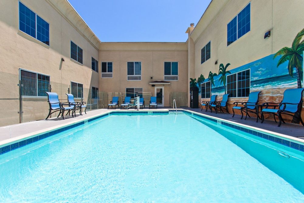 Holiday Inn Express Hotel & Suites Hollywood Walk of Fame by IHG image
