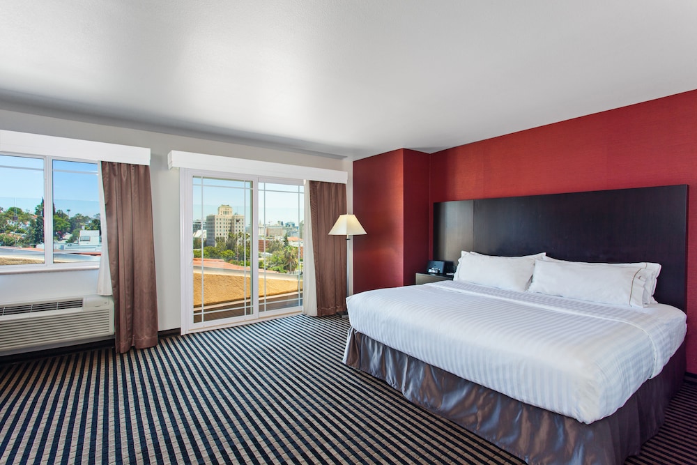 Holiday Inn Express Hotel & Suites Hollywood Walk of Fame by IHG — Hotel rooms in Los Angeles, California