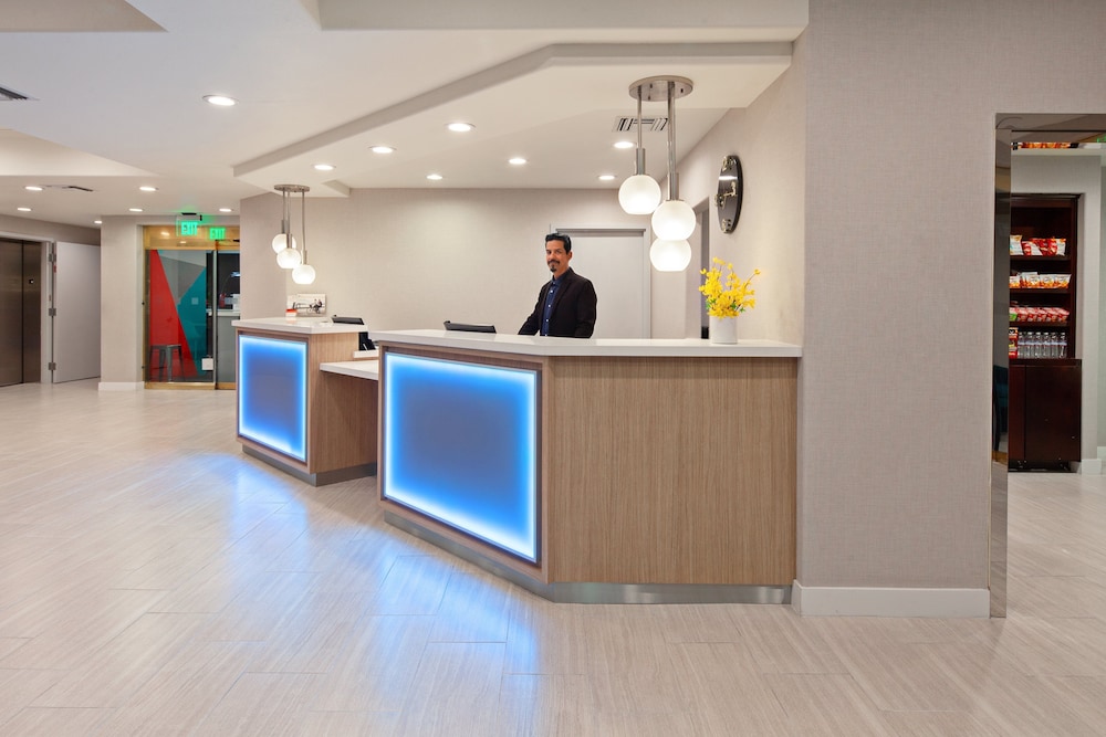 Holiday Inn Express Hotel & Suites Hollywood Walk of Fame by IHG — Hotel building in Los Angeles, California
