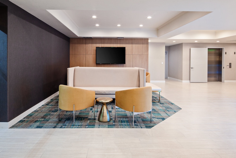 Holiday Inn Express Hotel & Suites Hollywood Walk of Fame by IHG — Hotel building in Los Angeles, California