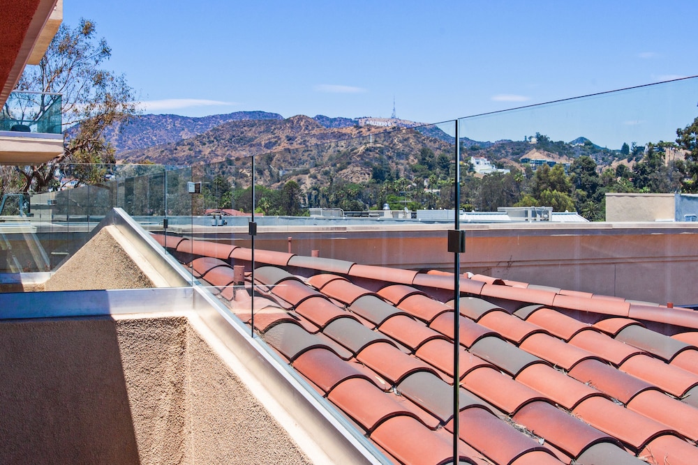 Holiday Inn Express Hotel & Suites Hollywood Walk of Fame by IHG — Attractions in the area in Los Angeles, California