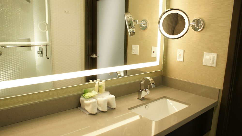 Holiday Inn Express Hotel & Suites Hollywood Walk of Fame by IHG — Hotel rooms in Los Angeles, California