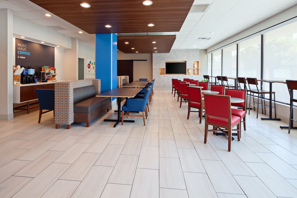 Holiday Inn Express Los Angeles Airport by IHG — Restaurant & bars in Los Angeles, California