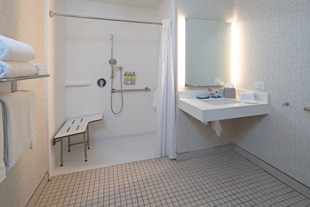 Holiday Inn Express Los Angeles Airport by IHG — Hotel rooms in Los Angeles, California
