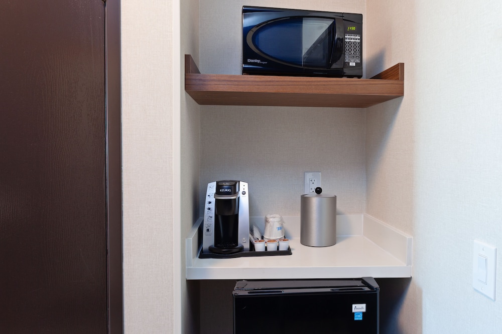 Holiday Inn Express Los Angeles Airport by IHG — Hotel rooms in Los Angeles, California
