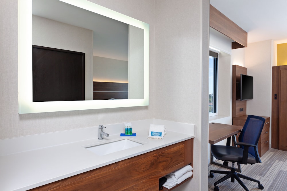 Holiday Inn Express Los Angeles Airport by IHG — Hotel rooms in Los Angeles, California