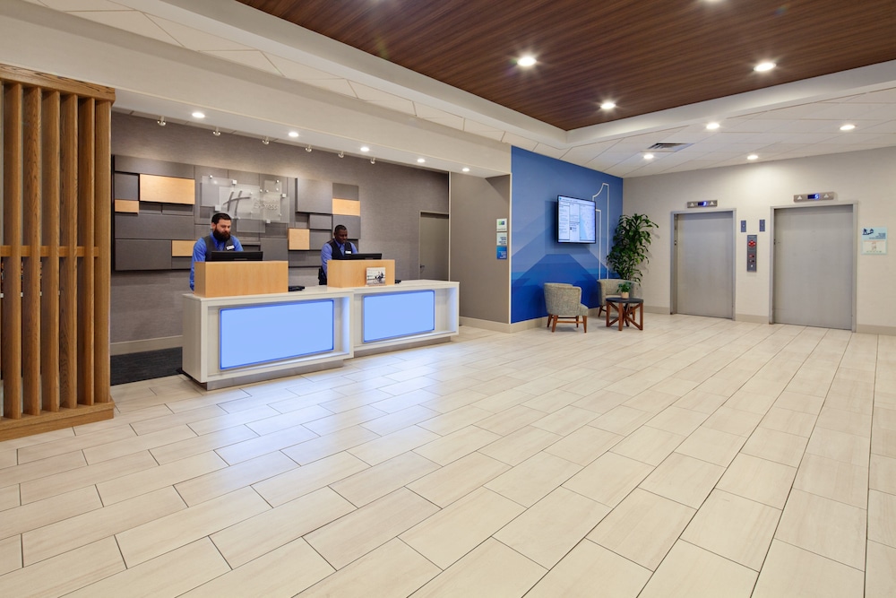 Holiday Inn Express Los Angeles Airport by IHG — Hotel building in Los Angeles, California
