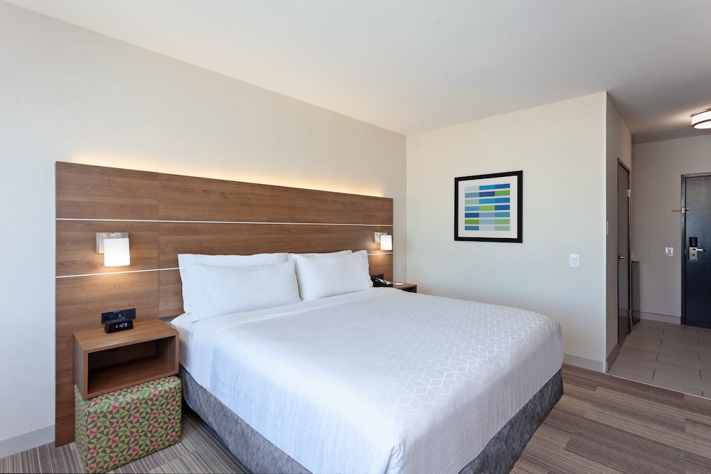 Holiday Inn Express Los Angeles Airport by IHG — Hotel rooms in Los Angeles, California