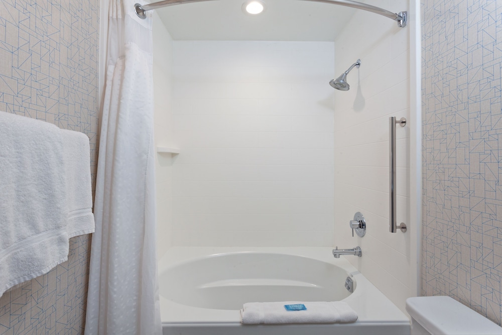 Holiday Inn Express Los Angeles Airport by IHG — Hotel rooms in Los Angeles, California