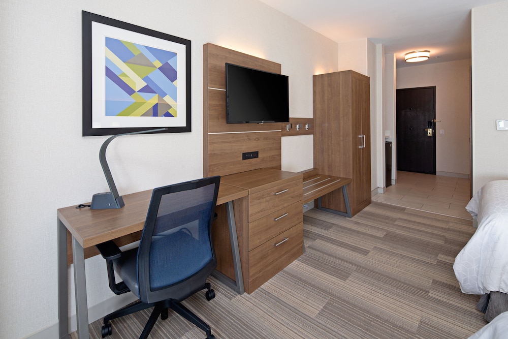 Holiday Inn Express Los Angeles Airport by IHG — Hotel rooms in Los Angeles, California
