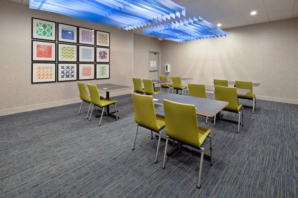 Holiday Inn Express Los Angeles Airport by IHG — Hotel building in Los Angeles, California
