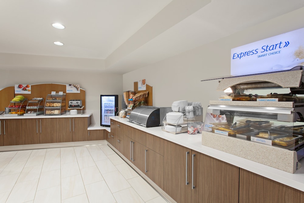 Holiday Inn Express West Los Angeles by IHG — Restaurant & bars in Los Angeles, California