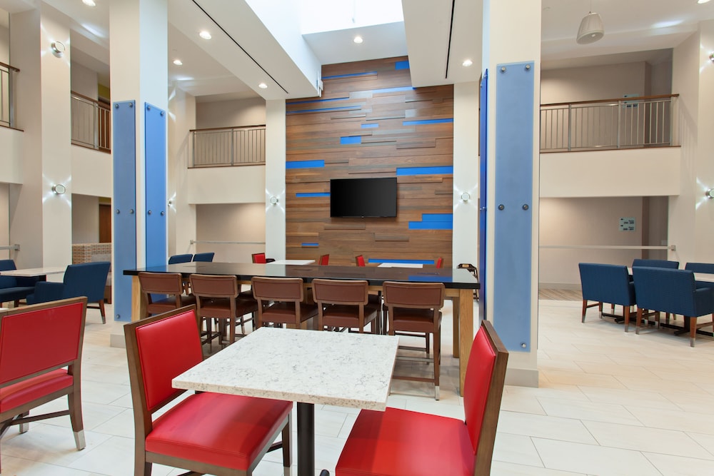 Holiday Inn Express West Los Angeles by IHG — Restaurant & bars in Los Angeles, California