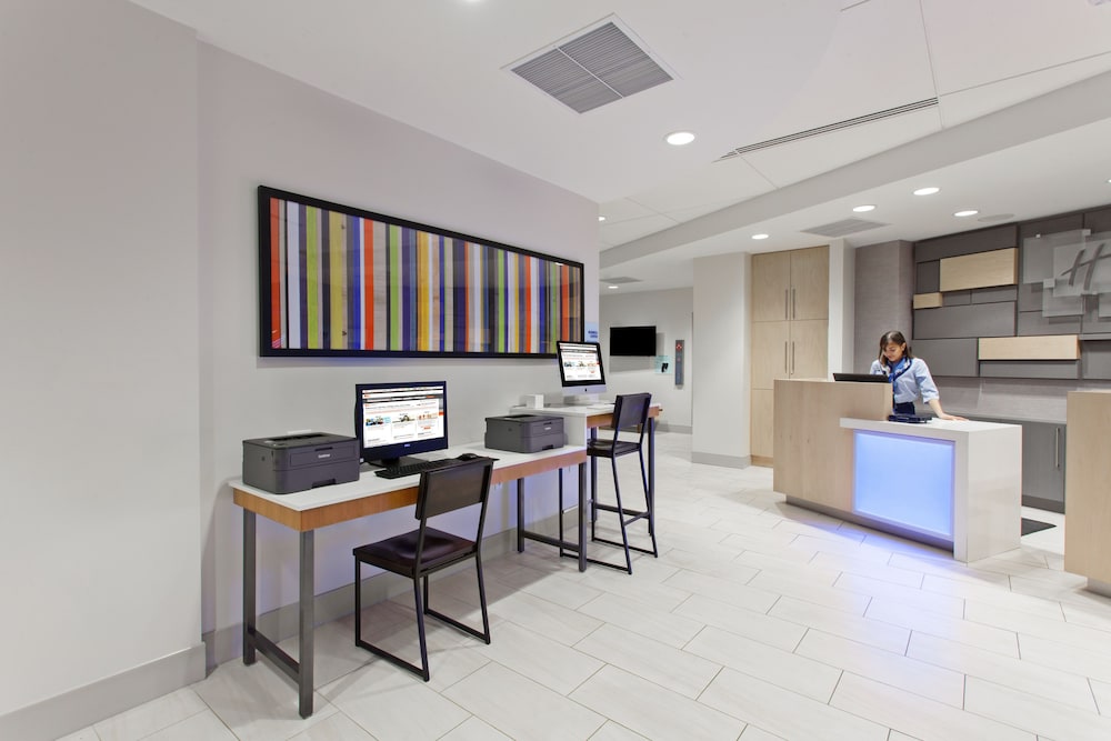 Holiday Inn Express West Los Angeles by IHG — Hotel building in Los Angeles, California