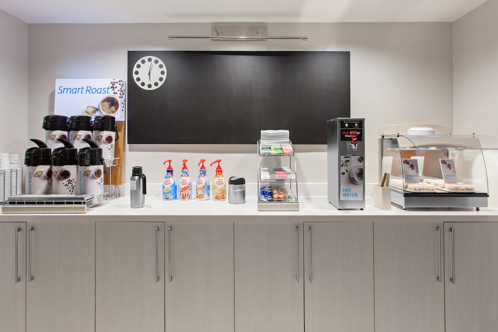 Holiday Inn Express West Los Angeles by IHG — Restaurant & bars in Los Angeles, California