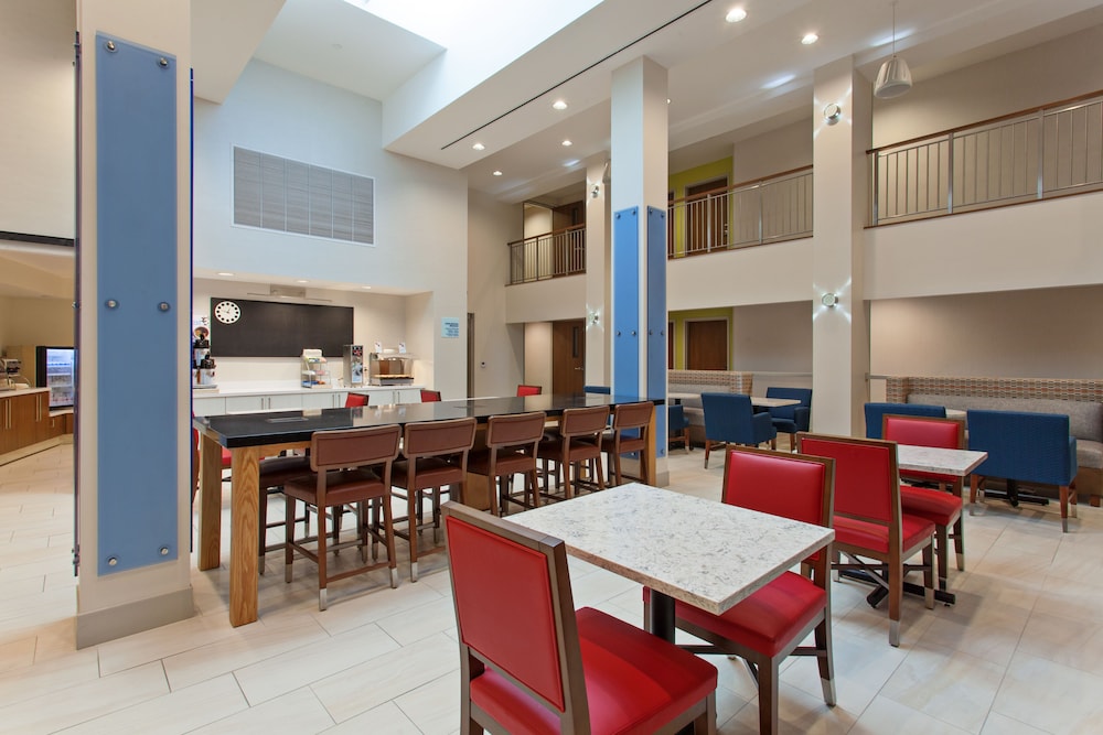 Holiday Inn Express West Los Angeles by IHG — Restaurant & bars in Los Angeles, California