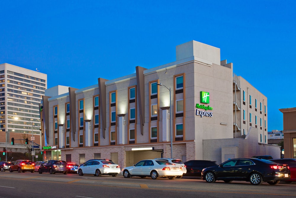 Holiday Inn Express West Los Angeles by IHG — Hotel building in Los Angeles, California
