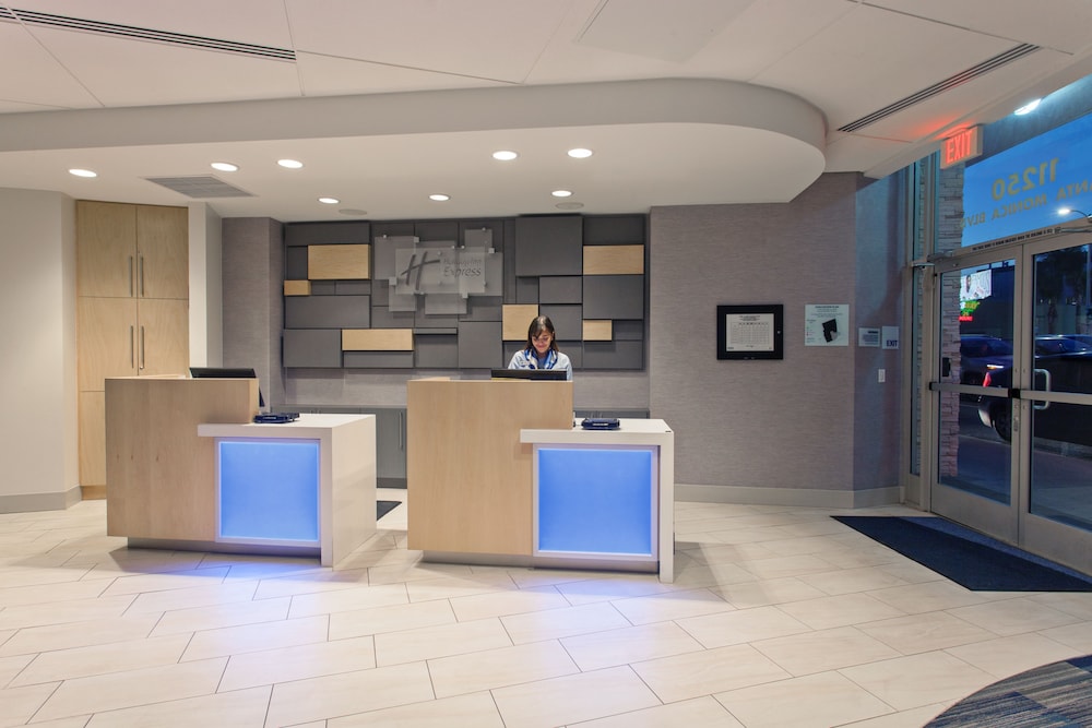 Holiday Inn Express West Los Angeles by IHG — Hotel building in Los Angeles, California