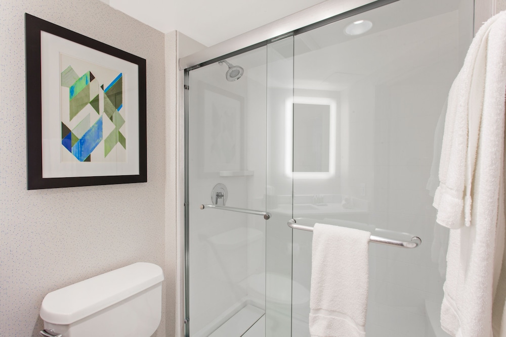 Holiday Inn Express West Los Angeles by IHG — Hotel rooms in Los Angeles, California