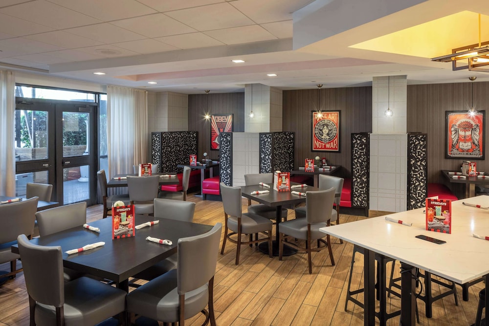 Hilton Garden Inn Los Angeles/Hollywood — Restaurant & bars in Los Angeles, California