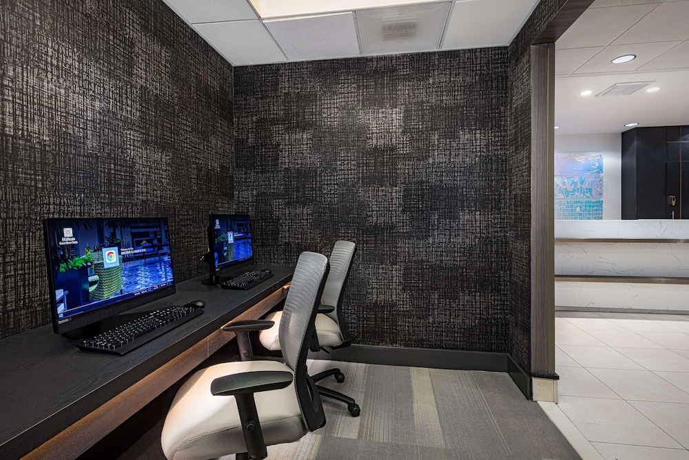 Hilton Garden Inn Los Angeles/Hollywood — Hotel building in Los Angeles, California
