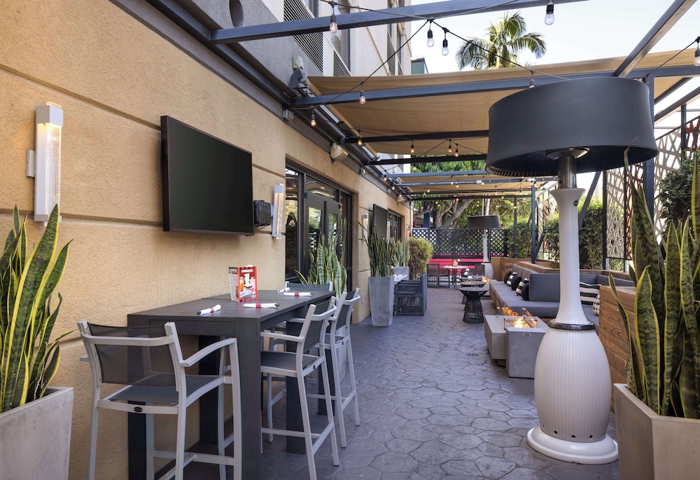 Hilton Garden Inn Los Angeles/Hollywood — Restaurant & bars in Los Angeles, California